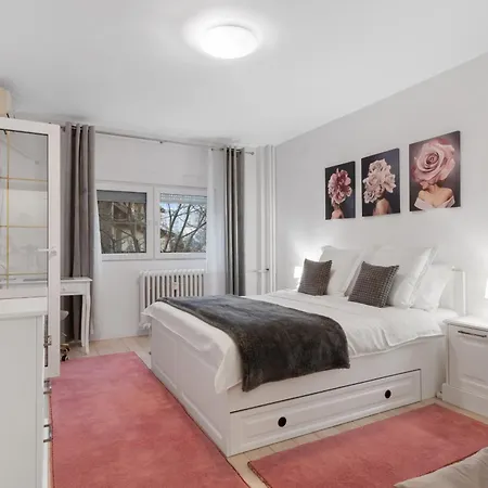 Rose Powder Studio Apartment *
